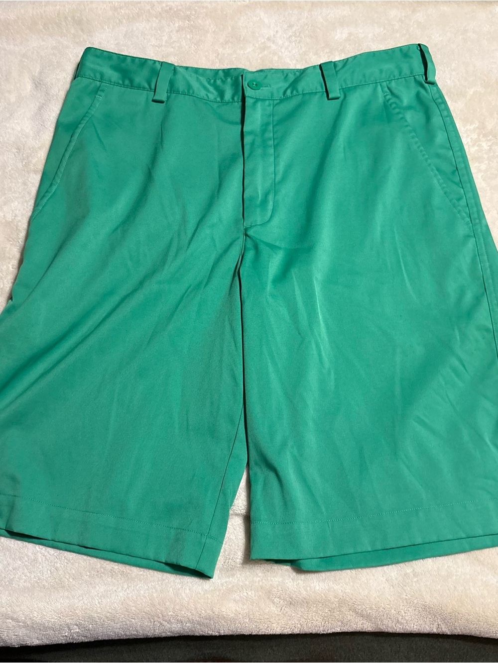 Nike Men's Green Flat-Front Golf Shorts